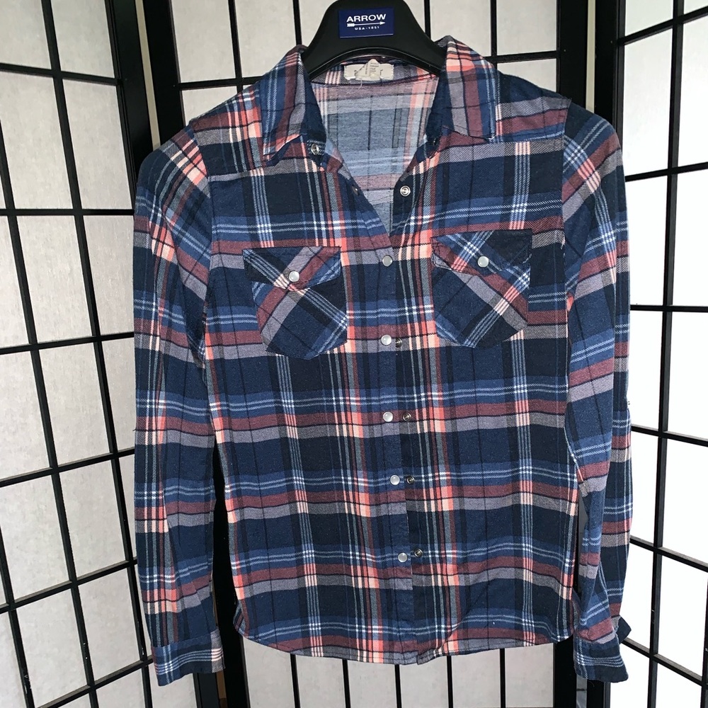 Flannel top with pearl snap buttons